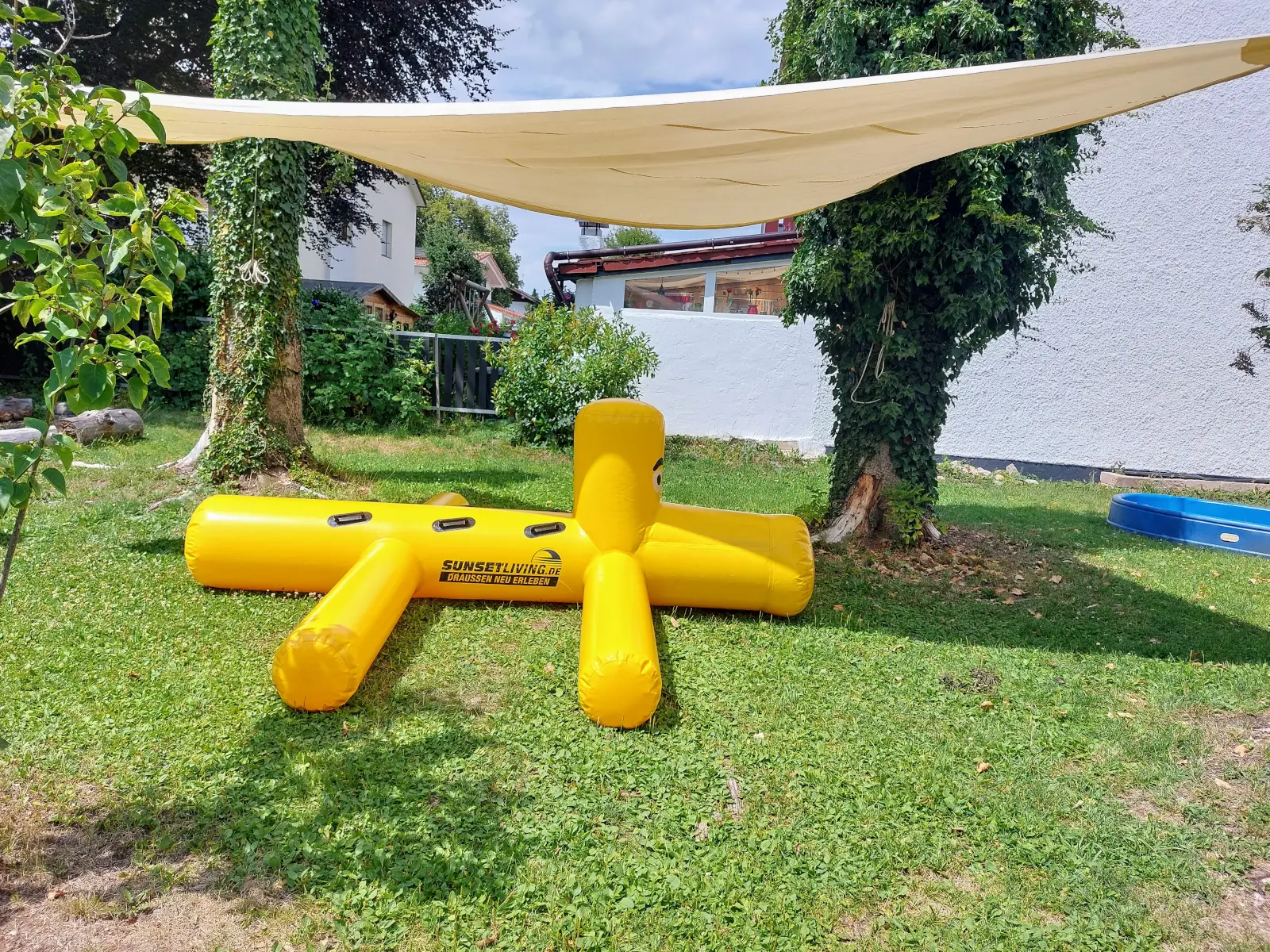 Kinder bei der Aufführung zum Sommerfest